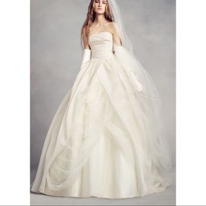Vera Wang White Textured Organza Wedding Dress
